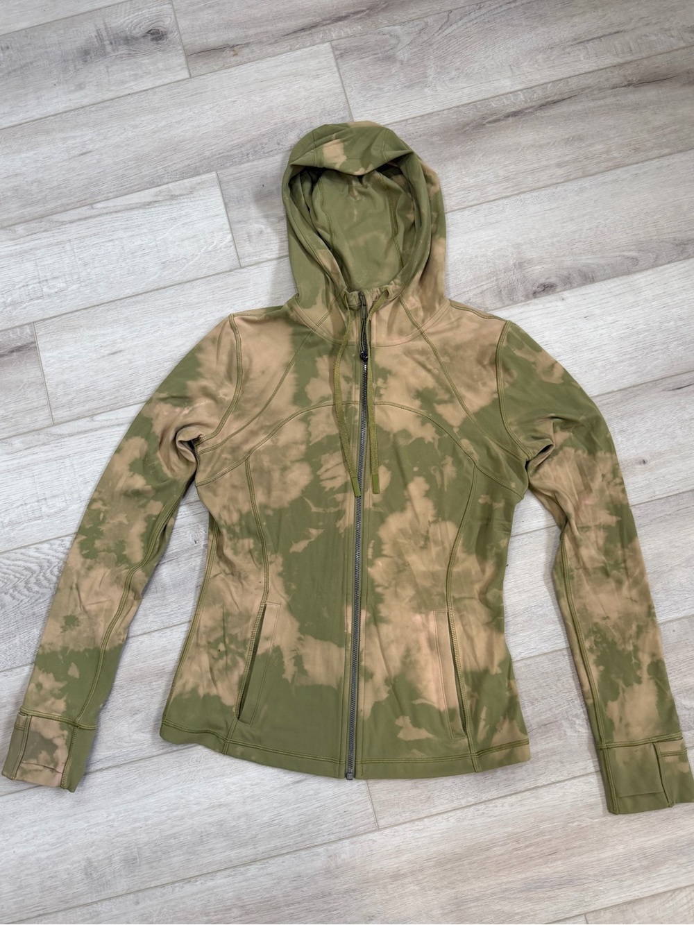 LuluLemon - Define Hooded Nulu Green Tie-Dyed Jacket. Size 10. - Picture 3 of 10